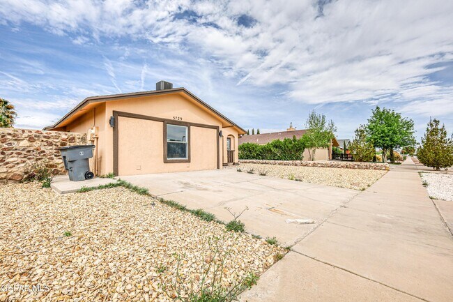 Building Photo - 5729 Saplinas Rd