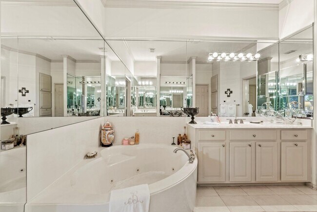 Building Photo - 4513 Country Club View