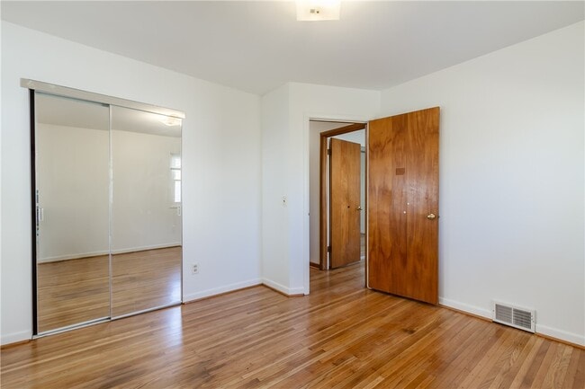 Building Photo - 270 Ashbourne Rd