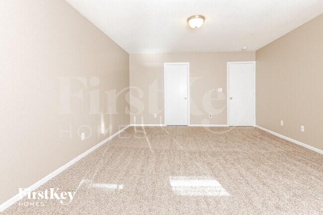 Building Photo - 1820 Long Lake Dr