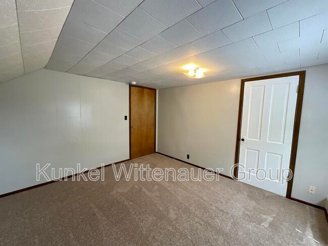 Building Photo - 614 W Monroe St