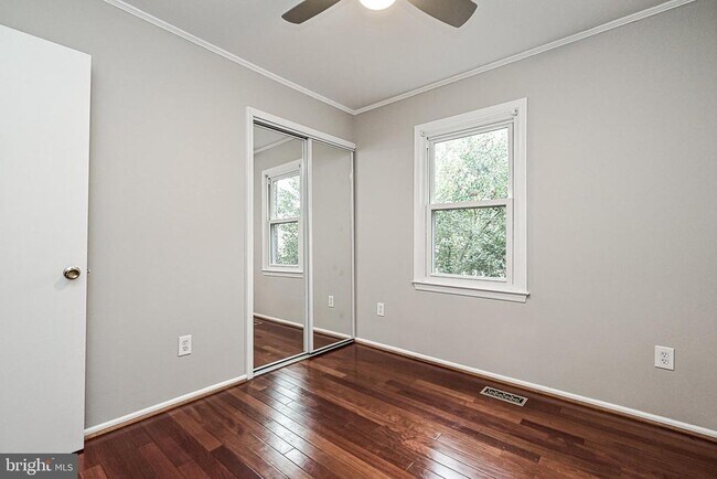 Building Photo - 5572 Kendrick Ln