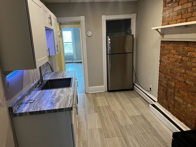 Building Photo - 125 Dove St