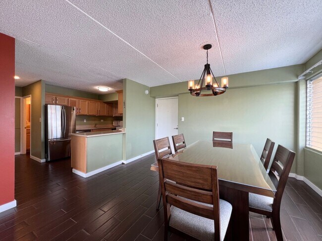 Building Photo - 2BD/2BA/2PKG. Furnished, Waikiki, Views, Breeze