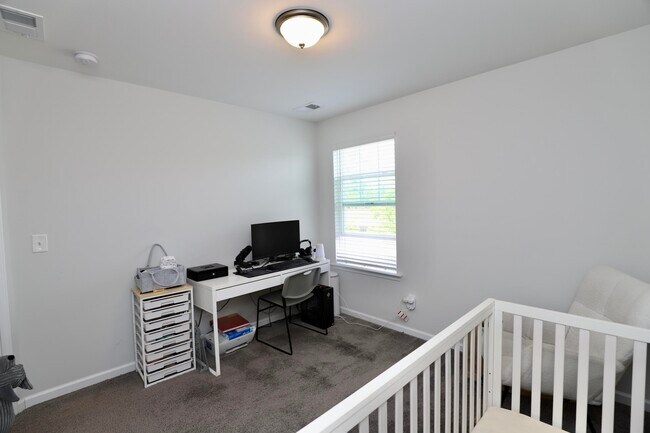 Building Photo - 1052 Ashcroft Cir