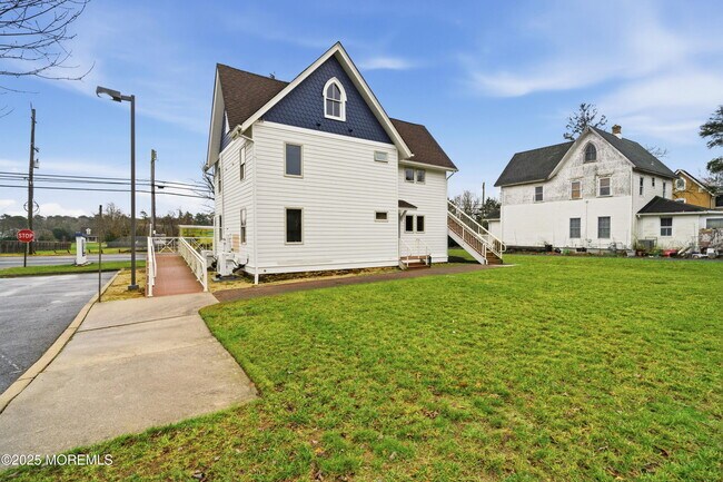 Building Photo - 400 S Main St