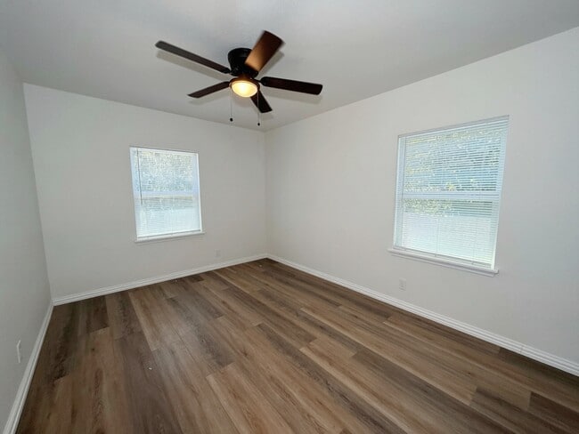 Building Photo - 1108 Park Dr