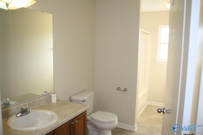 Building Photo - 7010 Thornwood Ln SE