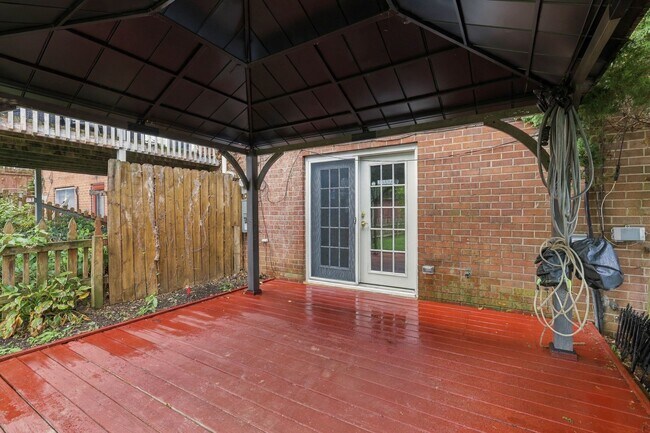 Building Photo - 840 Hilton Dr