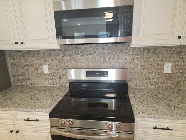 Building Photo - Build to Rent 4 Bdrm Lake Access - Luxury flooring -Stainless steel appliance - Covered Porch