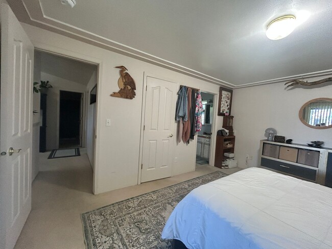 Building Photo - 3 bed 2 bath home in a great neighborhood