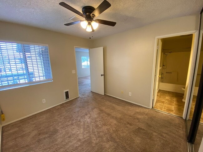 Building Photo - 2 BR 2 BA 1 Story Condo w/Balcony W/D Gate...