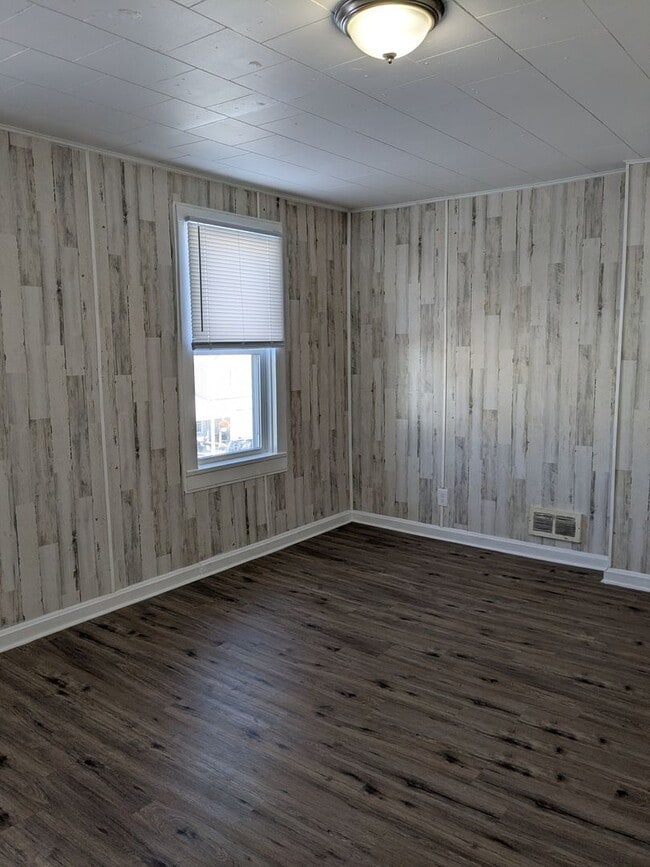 Building Photo - 2 bedroom 1 bath Koppel