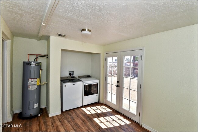 Building Photo - 10324 Newport Dr