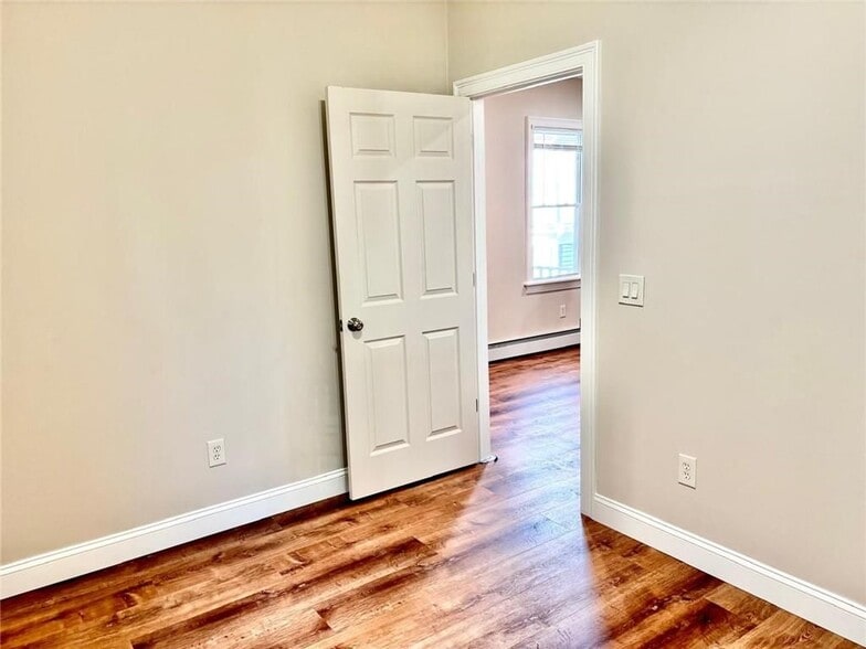 Building Photo - 41 Hudson St