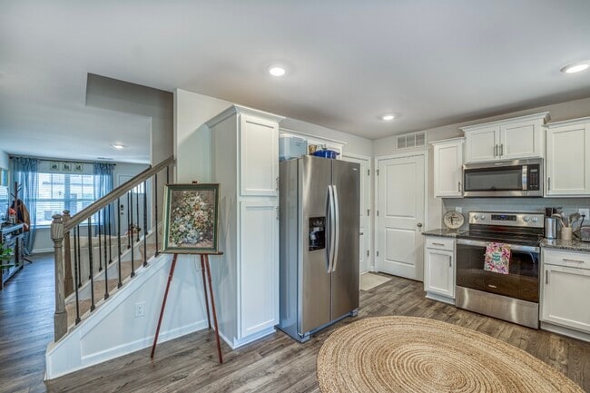 Building Photo - 8 Chambers Garden Dr