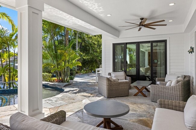 Building Photo - 940 Greenbriar Dr