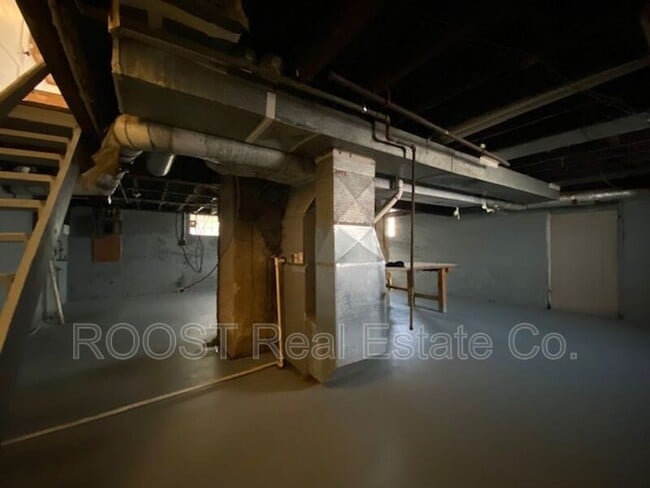 Building Photo - 1725 N Limestone St