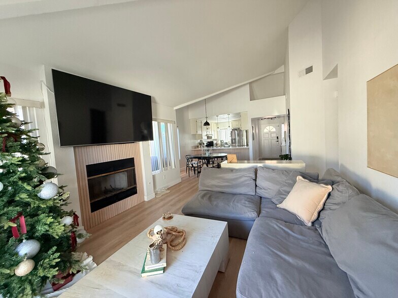 Building Photo - 2109 Northshore Dr