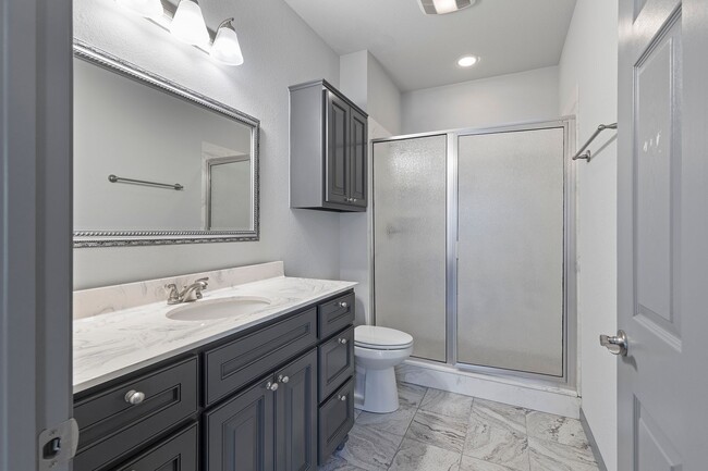 Building Photo - Luxury Living in a Gated Community