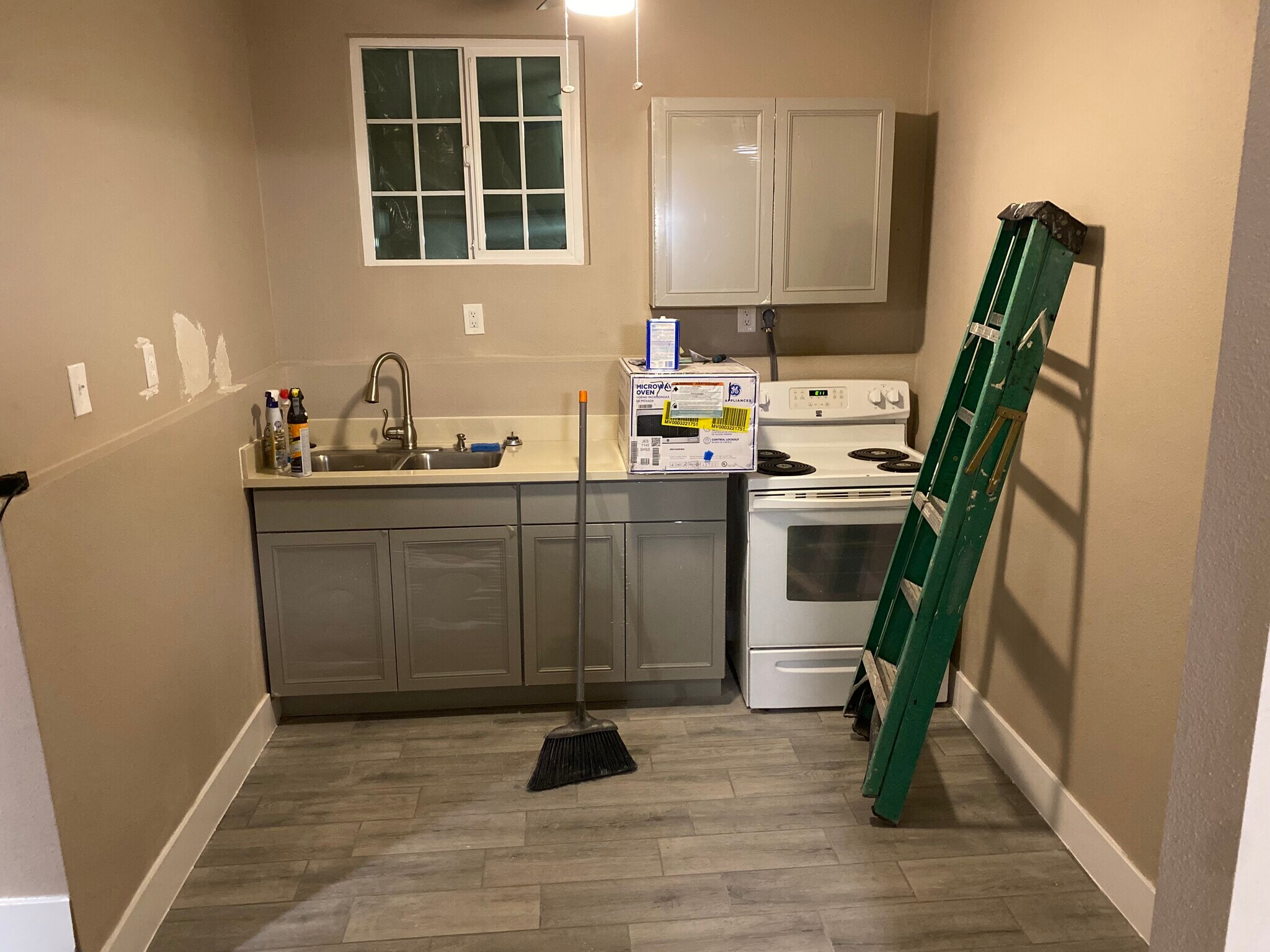 Kitchen - 17291 Akley St