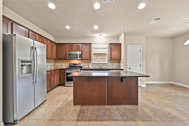 Building Photo - 808 Middle Creek Dr