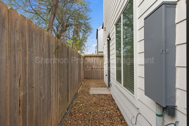 Building Photo - 4605 Lavatera St