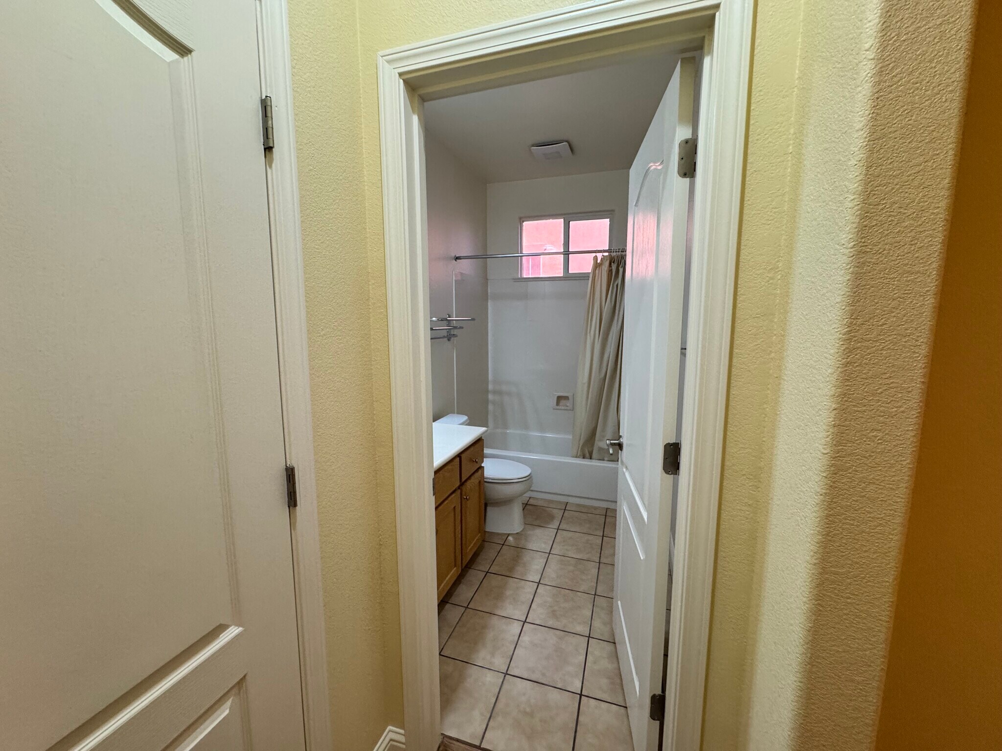 Building Photo - 3773 Northern Oak Dr