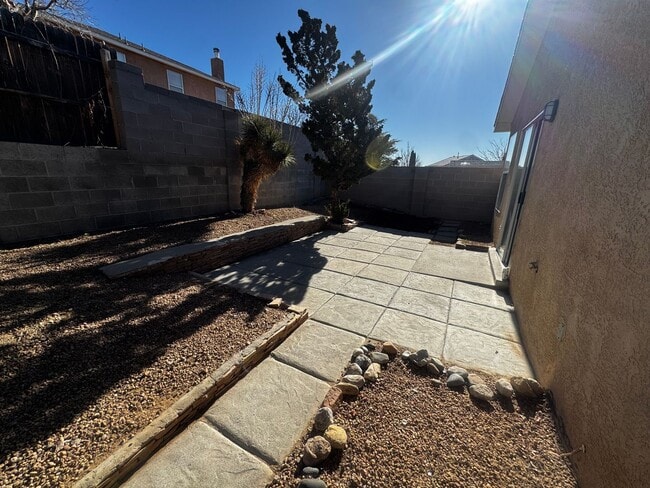 Building Photo - Great 3BR Home Near Cottonwood Mall!!