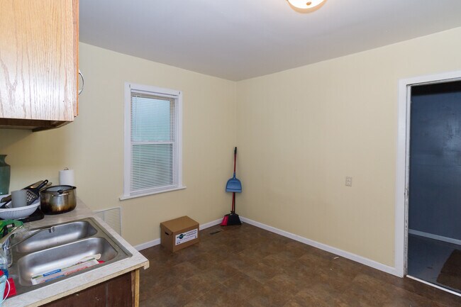 Building Photo - 15104 Halsted St
