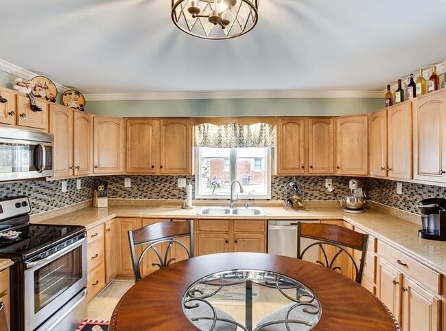 Building Photo - 735 Reckord Rd