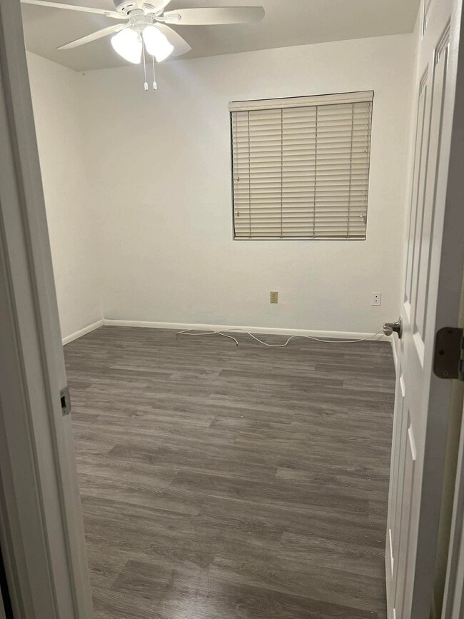 Building Photo - Calle Norlo