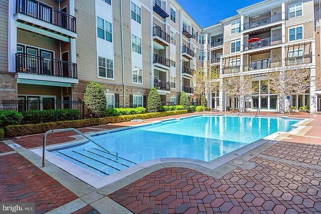 Building Photo - 501 Hungerford Dr