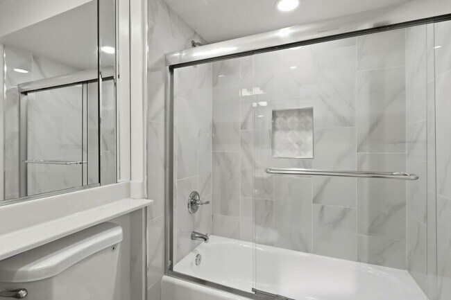 Building Photo - Updated Townhome in Lake Santa Clara HOA