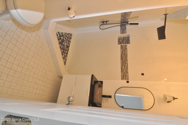 Building Photo - 911 Eldron Blvd SE