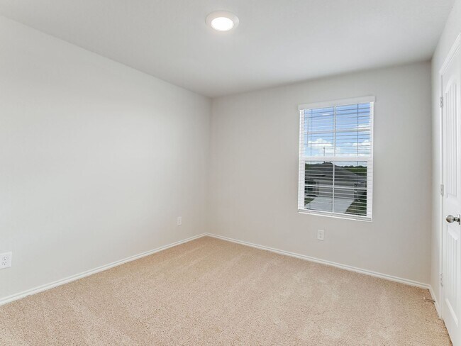 Building Photo - 4 BR / 3 BA - 2175 SF in Seguin - Arroyo Ranch!!!