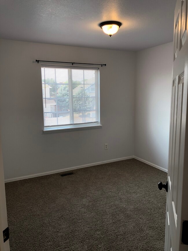 Building Photo - 955 Winebrook Way