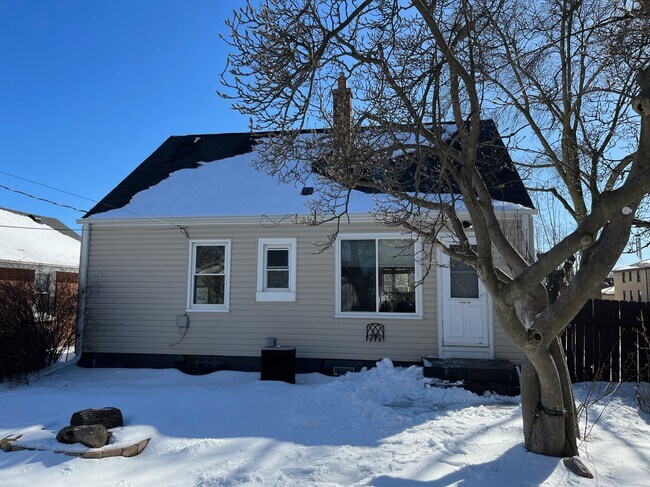 Building Photo - 8634 W Burleigh St