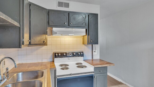 Building Photo - 1314 N Irvington Ave
