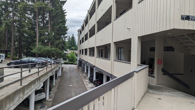 Building Photo - 10819 NE 37th Pl