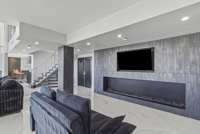 Building Photo - 3111 Bel Air Dr