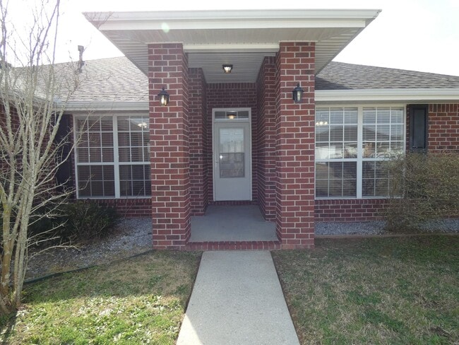 Building Photo - 4 Bedroom in Spencer Oaks Subdivision