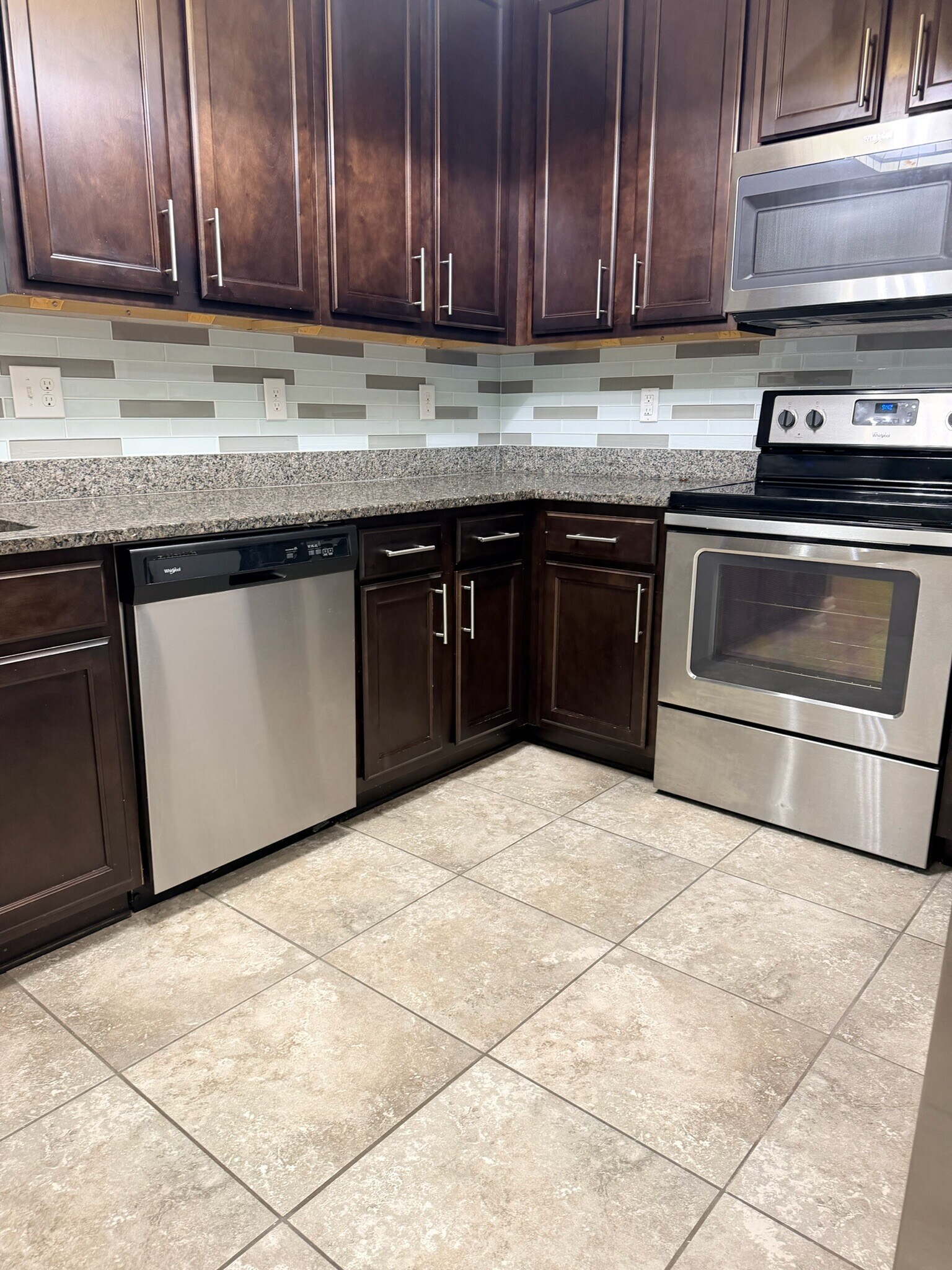 Kitchen Counter Space - 200 Larkin Place