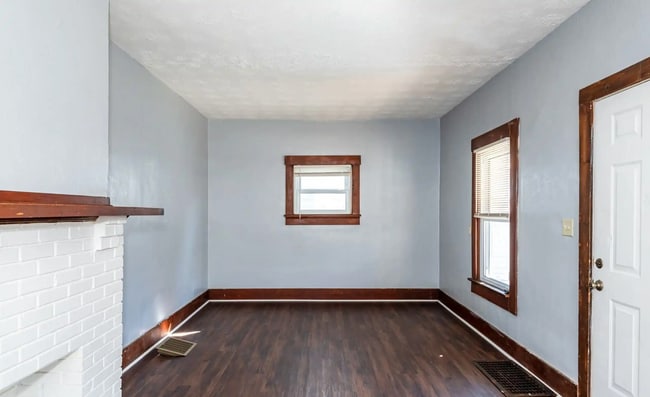 Building Photo - 44 S Harbine Ave