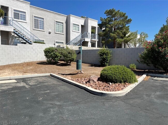 Building Photo - 2201 Ramsgate Dr
