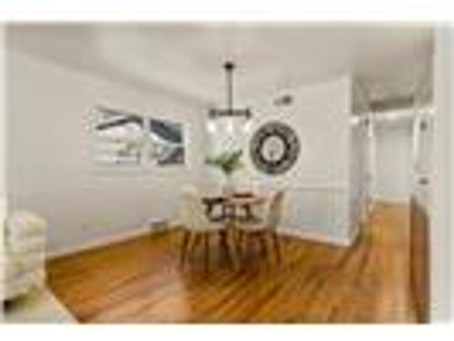 Building Photo - Beautifully Renovated 3-Bed, 2-Bath Home i...