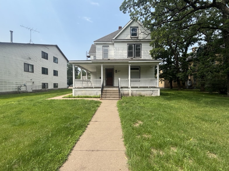 Primary Photo - 611 5th Ave S