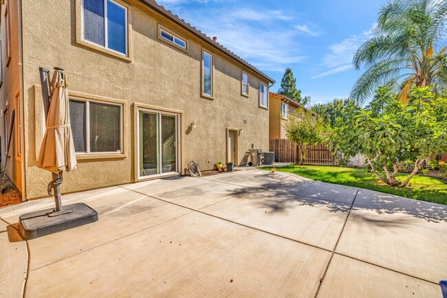 Building Photo - 9 Dulcibbella Pl