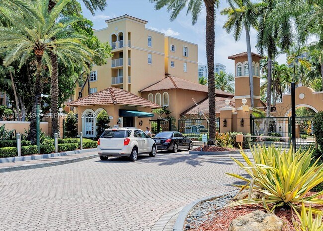Building Photo - 19501 E Country Club Dr