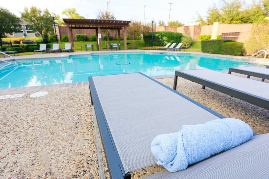 Dominion Park 9835 Fredericksburg Rd San Antonio TX 78240 Apartment